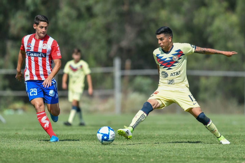 Leo López en partido con América