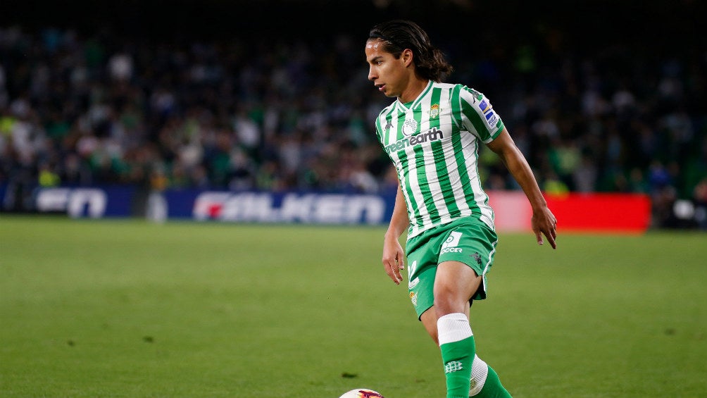 Diego Lainez durante un partido del Real Betis