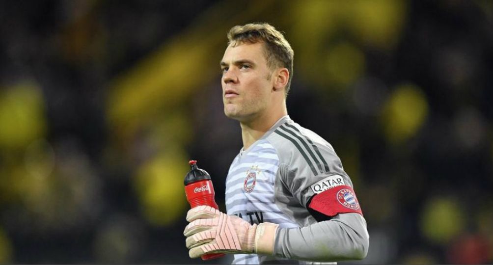 Manuel Neuer al final de un encuentro con el Bayern 