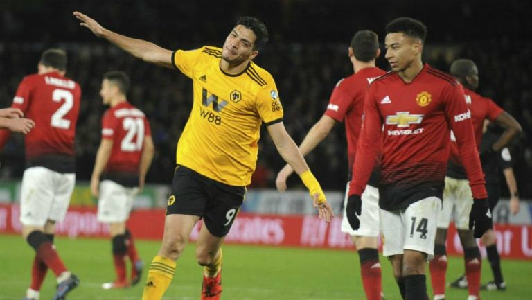 Jiménez celebra el gol que le marcó al United en FA Cup