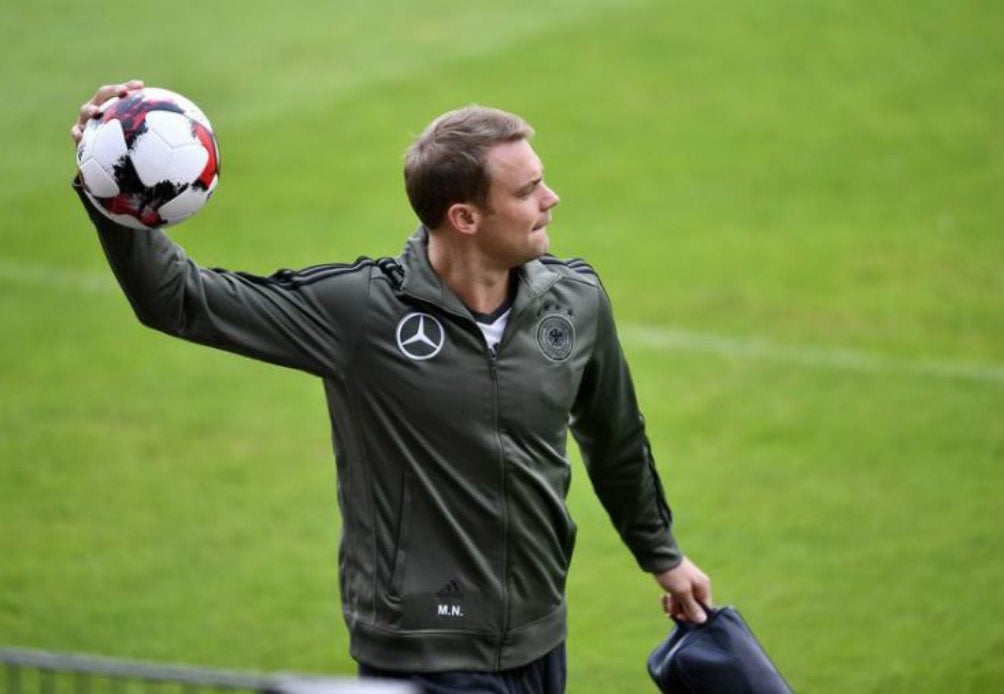 Neuer en un entrenamiento con la Selección Alemana 