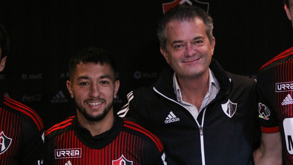 Luciano Acosta con Pedro Portilla, presidente del Atlas