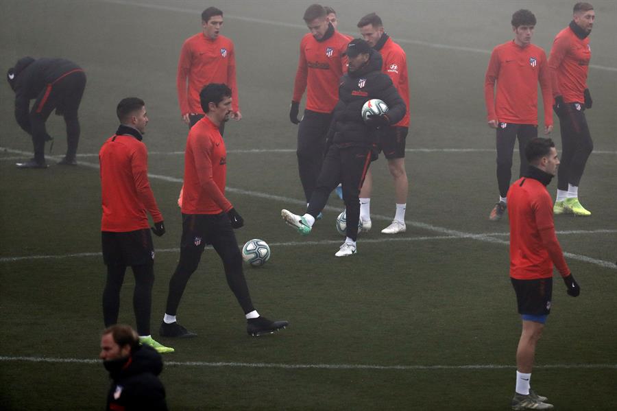 Simeone en un entrenamiento con el Atlético de Madrid