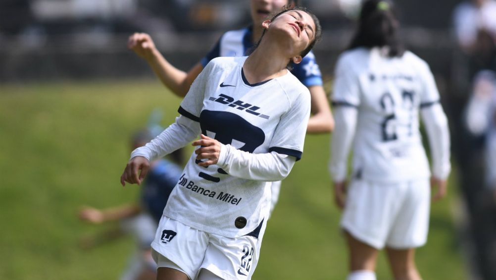 Patricia Jardón lamentando un fallo ante Puebla