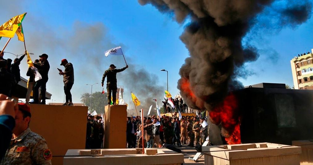 Manifestantes realizan destrozos 