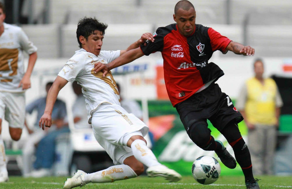 Pacheco en un juego ante los Pumas de la UNAM 