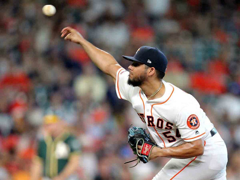 Roberto Osuna en partido con los Astros de Houston