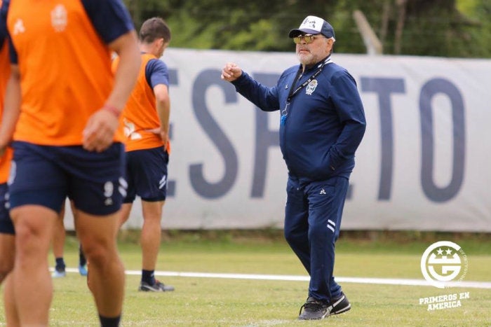 Maradona, en una práctica del Gimnasia