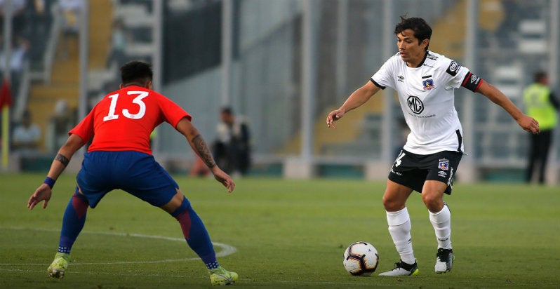 Matías Fernández en partido con Colo Colo