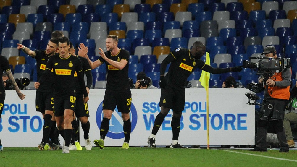 Jugadores del Inter de Milan celebrando un gol ante Napoli