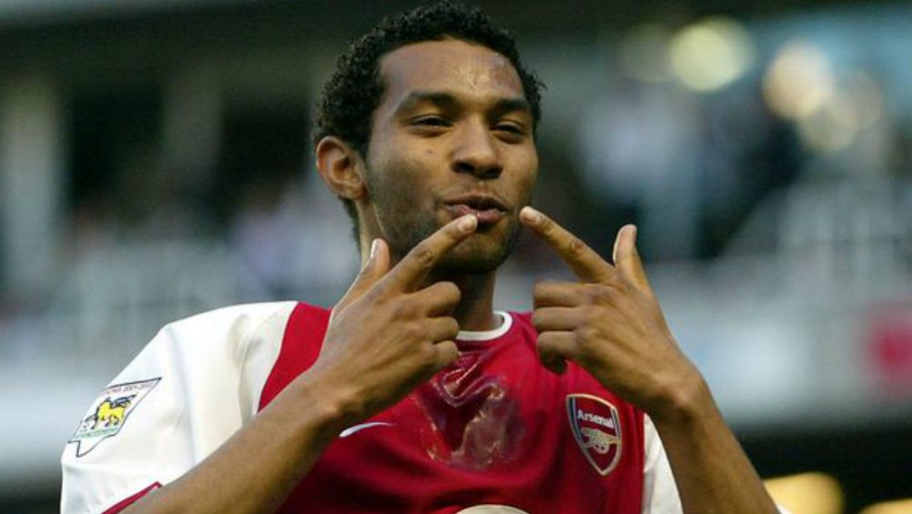 Jermaine Pennant celebrando una anotación con Arsenal