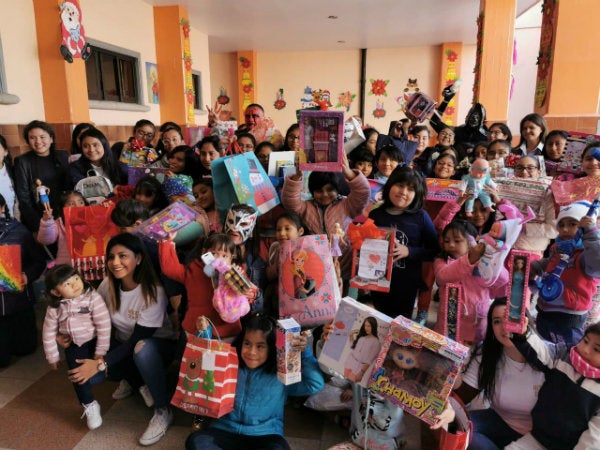 Chessman, La Parka Negra y Keyra con pequeños el Día de Reyes