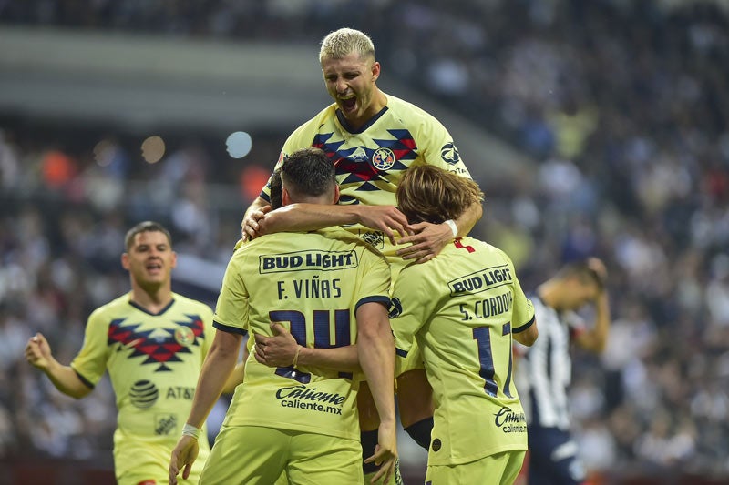 Guido Rodríguez en festejo de un gol del América