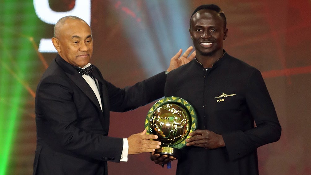 Sadio Mané recibe el premio como Mejor Jugador Africano de 2019