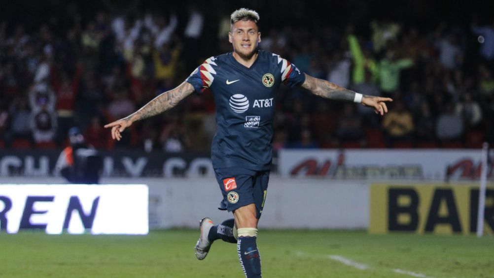 Castillo festeja gol con América