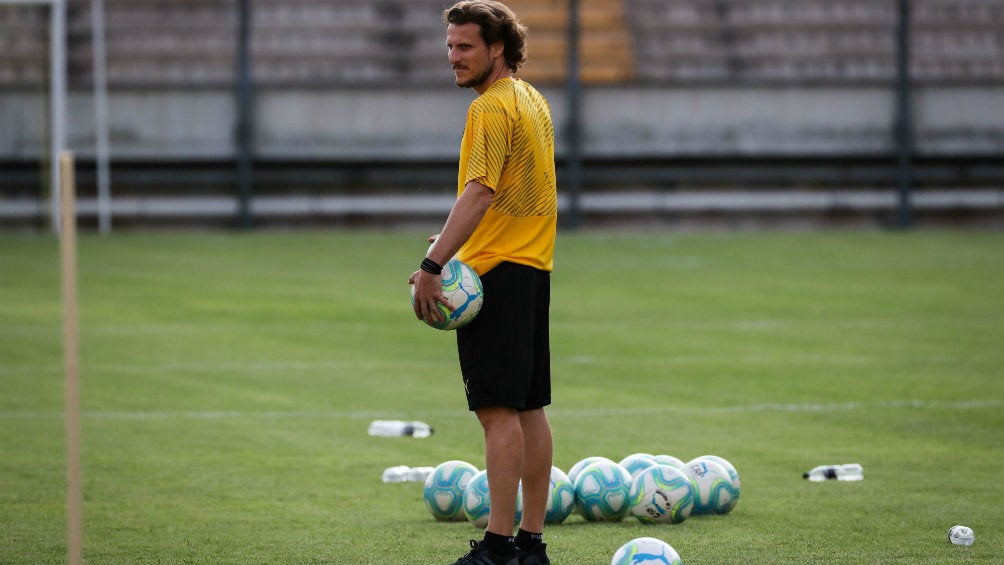 Diego Forlán, durante su primer entrenamiento con Peñarol