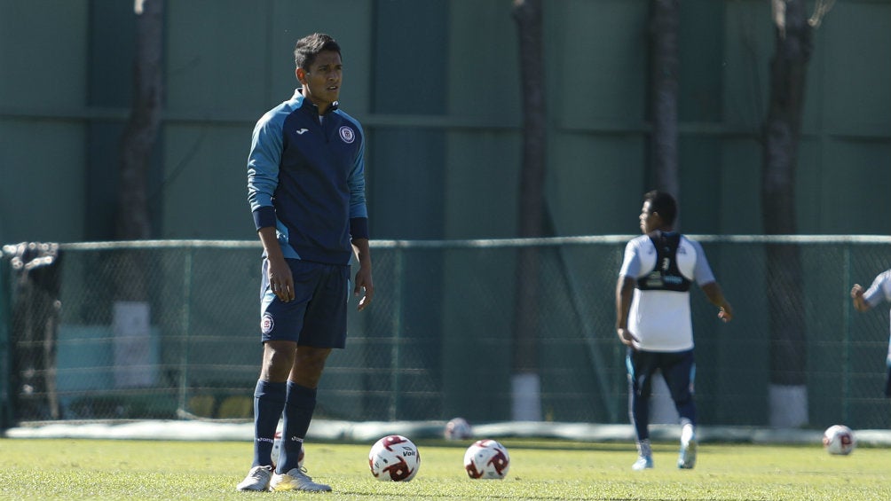 Luis Romo durante el entrenamiento de Cruz Azul