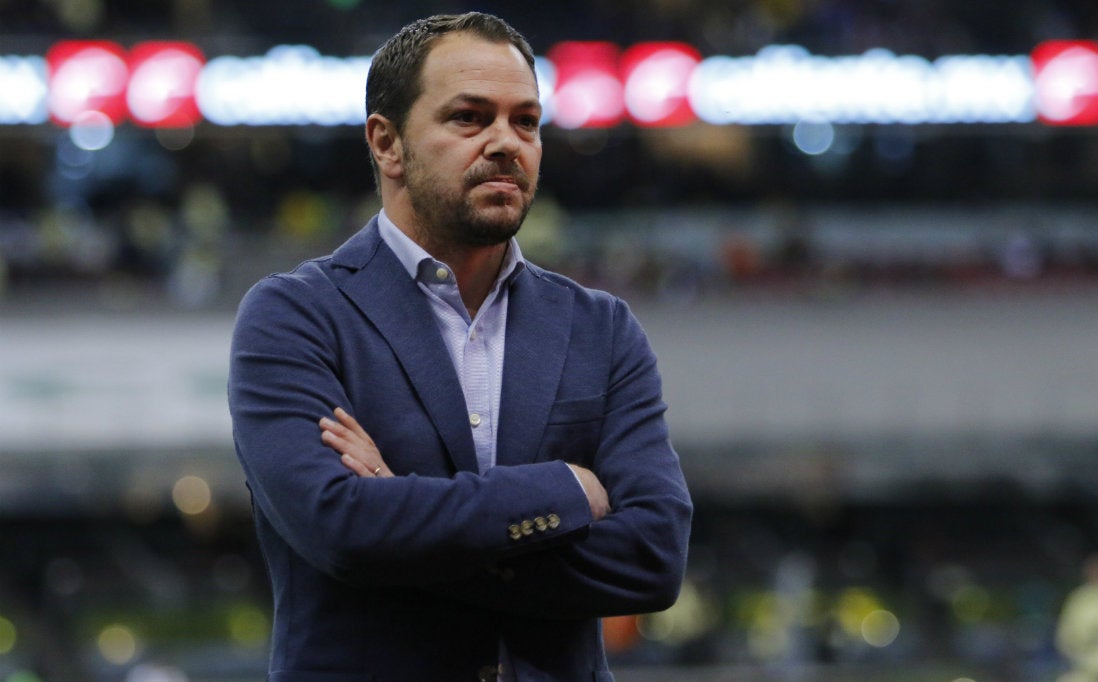 Santiago Baños durante un partido de América