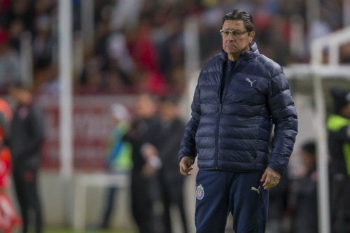 Luis Fernando Tena durante un juego de Chivas