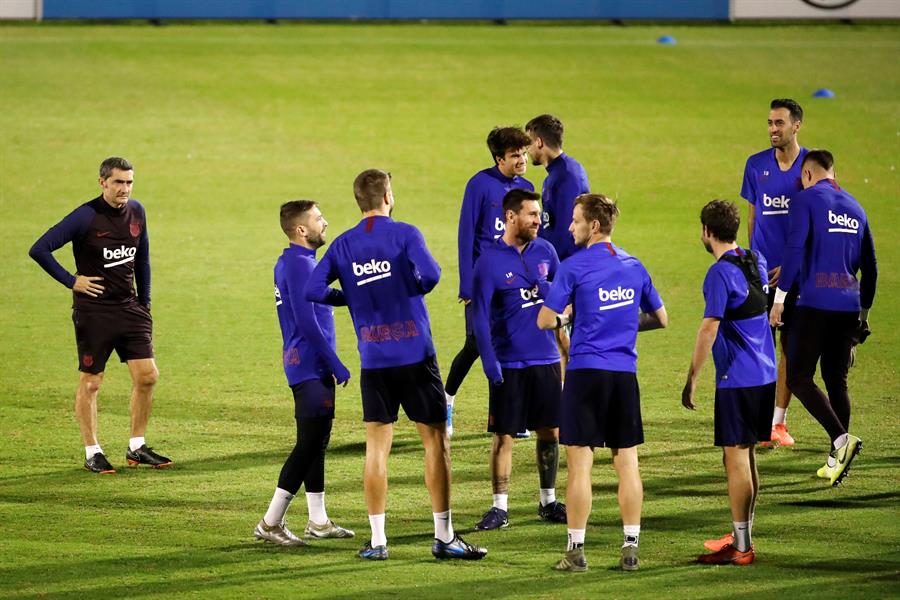 Jugadores del Barcelona durante una práctica en Yeda