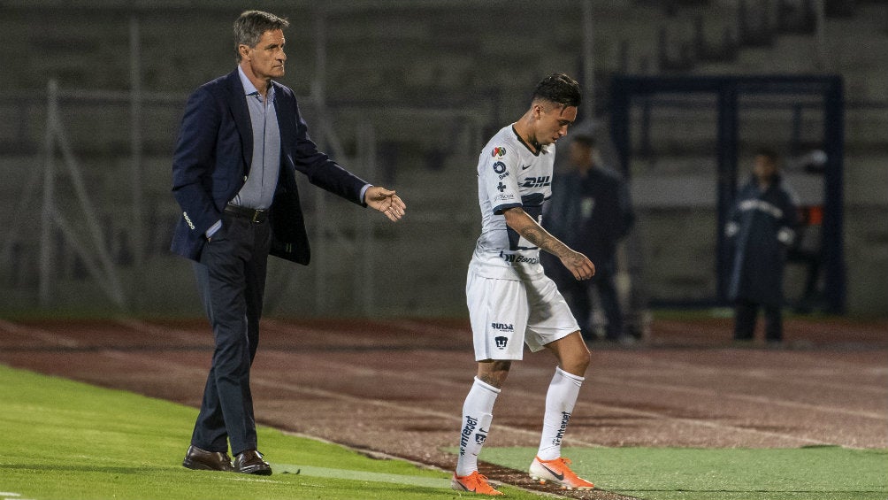 Míchel y Martín Rodríguez, en juego de Pumas