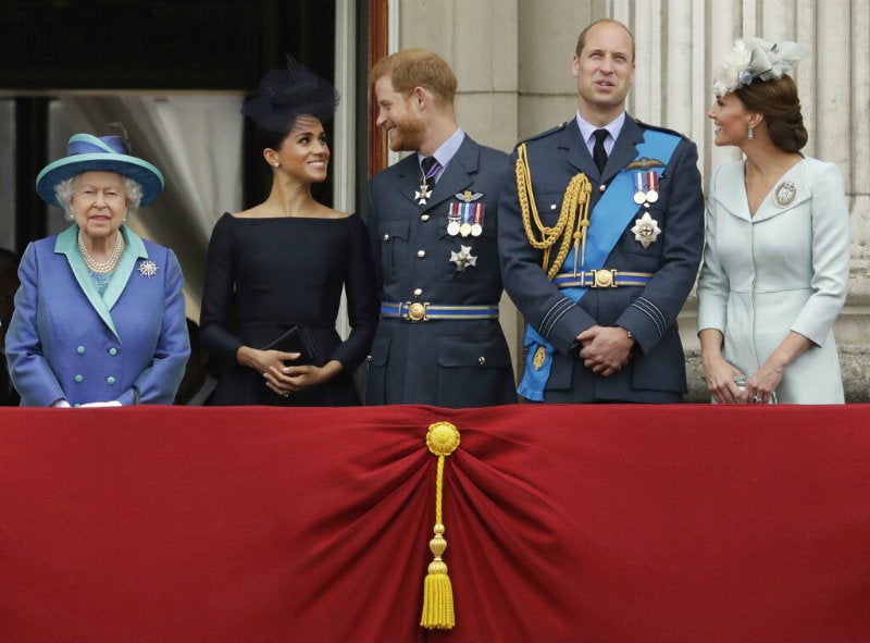 La familia real, encabezada por la reina Isabel II y los duques de Sussex y Cambridge