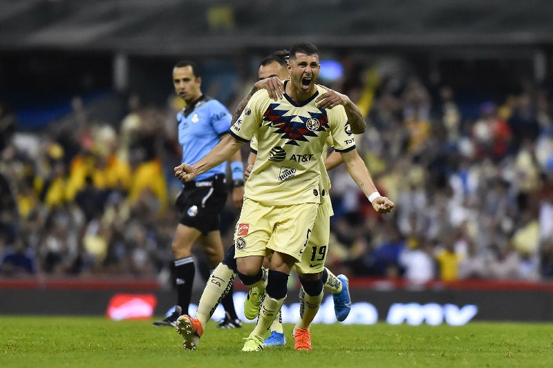 Guido Rodríguez en partido con América