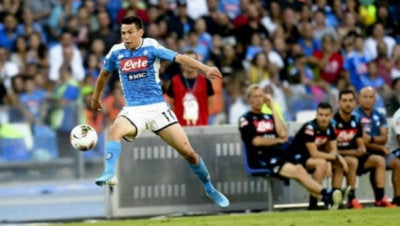 Chucky Lozano durante un partido del Napoli