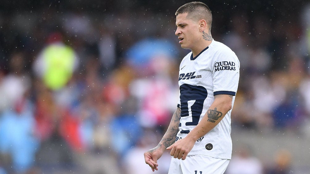 Juan Manuel Iturbe durante un partido de Pumas