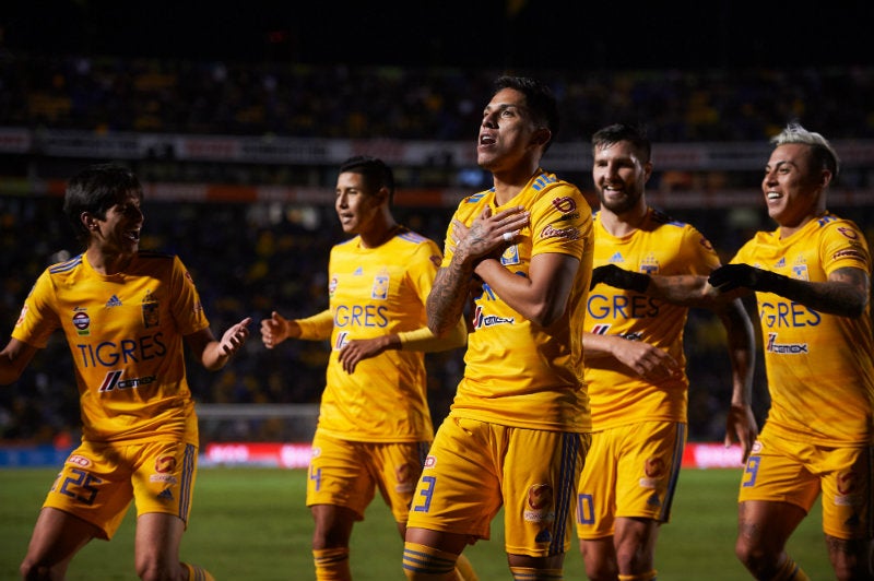 Carlos Salcedo en celebración con Tigres