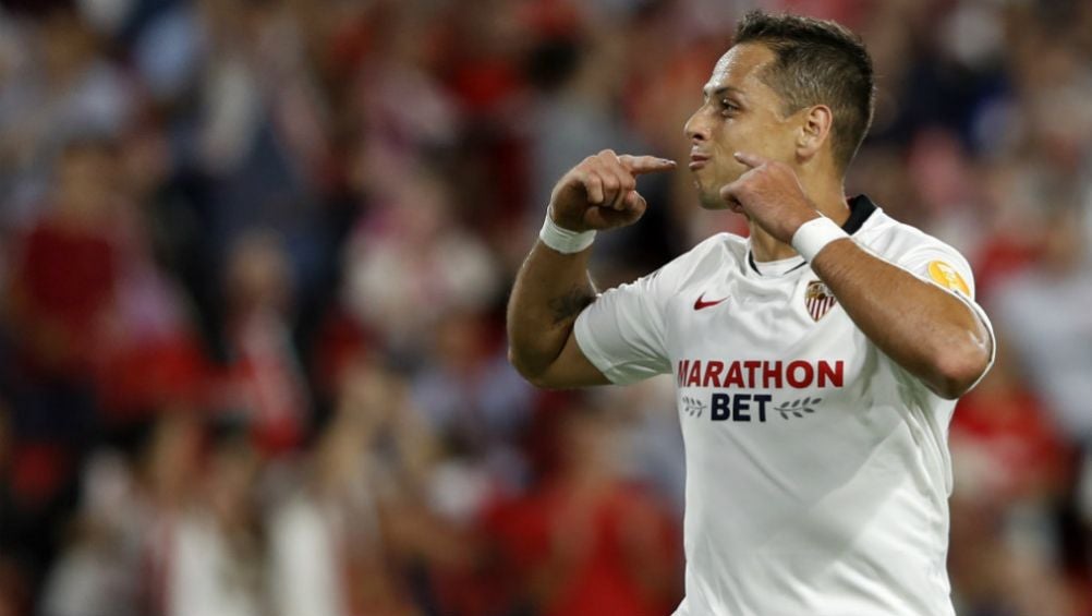 Chicharito, en un partido del Sevilla