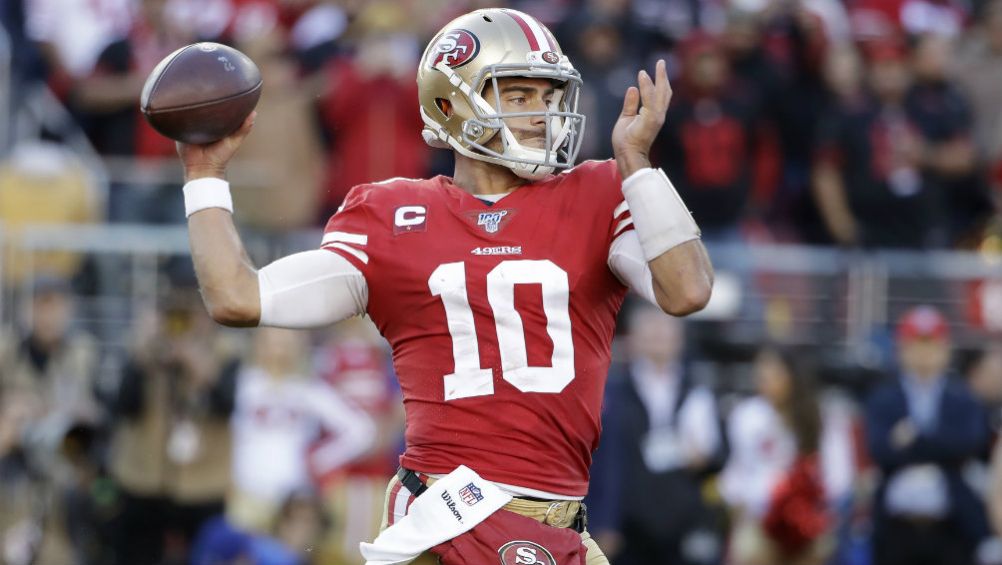 Jimmy Garoppolo en acción con los 49ers