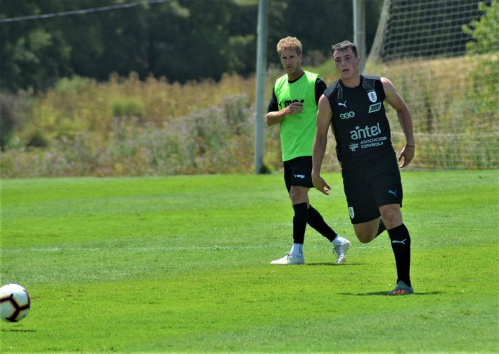 Viñas, en un partido de selección