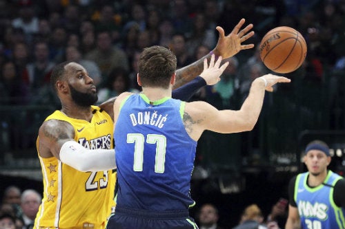 'Bron' y Luka Docnic durante el partido