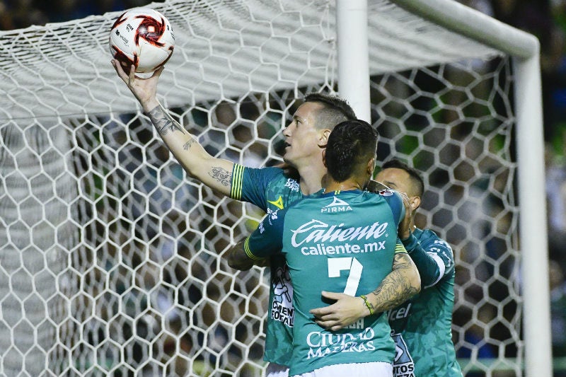 Leonardo Ramos celebra su primer gol del torneo