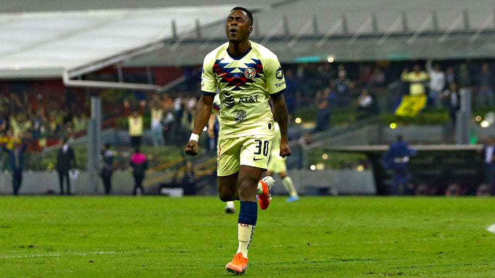 América: Renato Ibarra durante un juego con el club