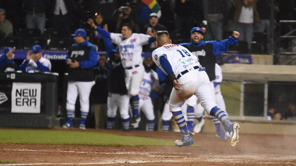 Yaquis festejando victoria ante Venados 