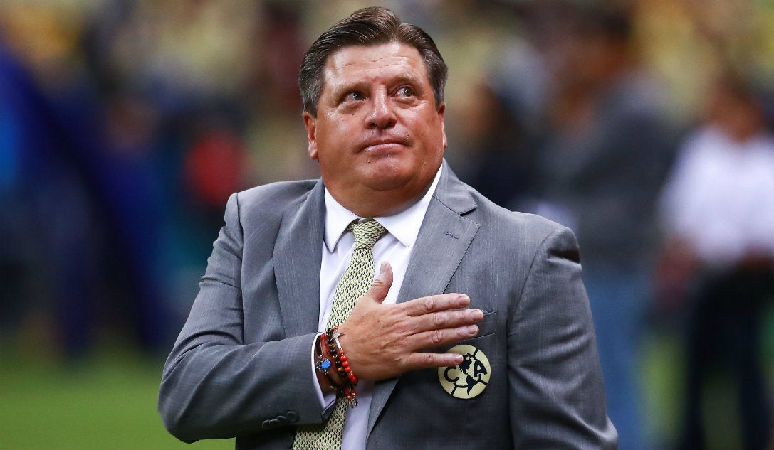 Miguel Herrera durante un partido con América