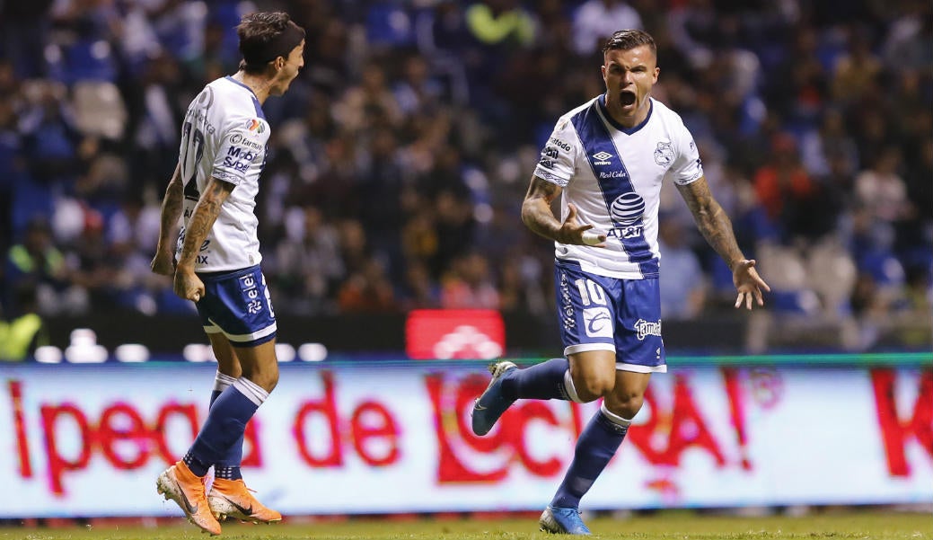 Christian Tabó celebrando un gol con Puebla