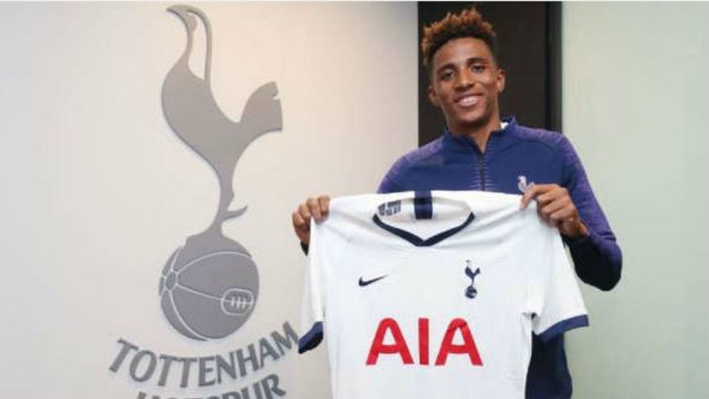 Gedson en su presentación con el Tottenham