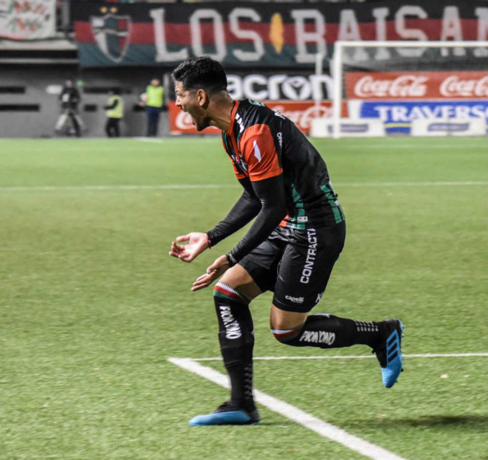 Passerini festeja un gol con el Palestino 