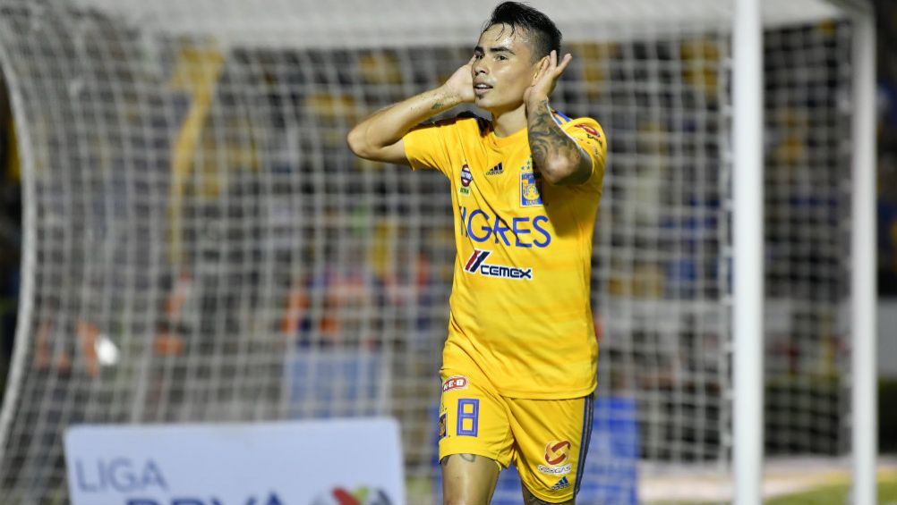 Lucas Zelarayán celebrando una anotación con Tigres