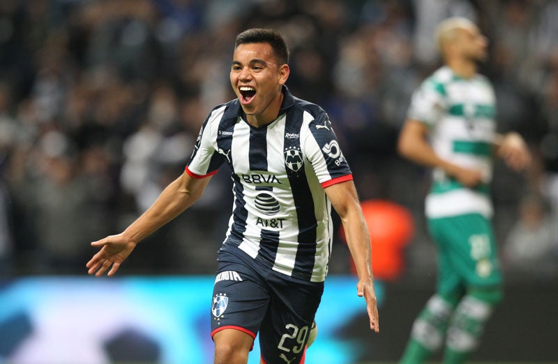 Carlos Rodríguez festeja en un juego con Rayados