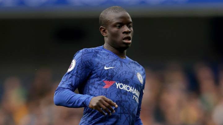 Kanté jugando con el Chelsea