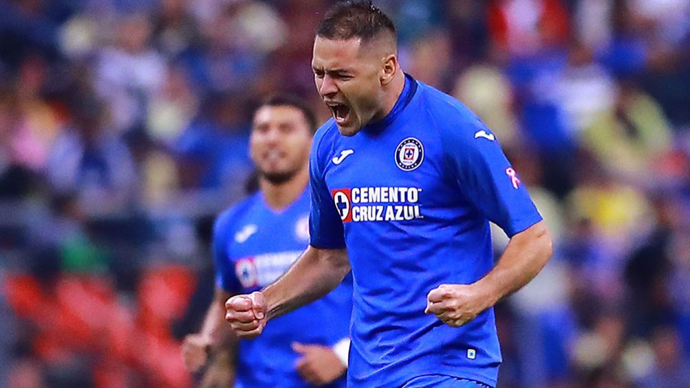 Pablo Aguilar lanza un grito en un juego de Cruz Azul