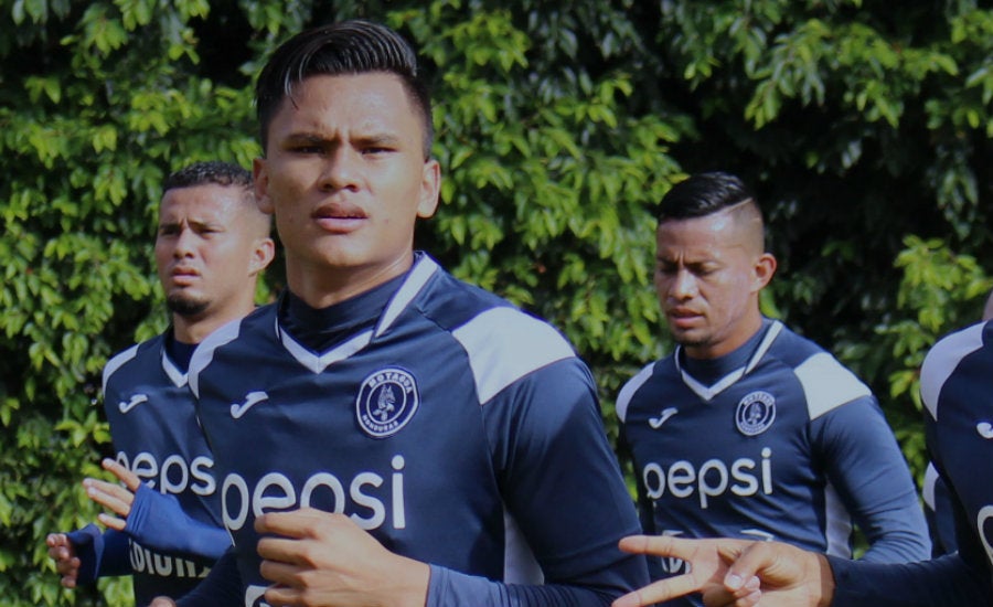 El nuevo zaguero de Pachuca en entrenamiento con Motagua