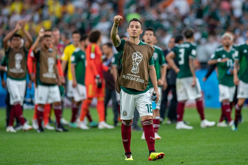 Guardado saluda en un juego del Tri en Rusia 2018