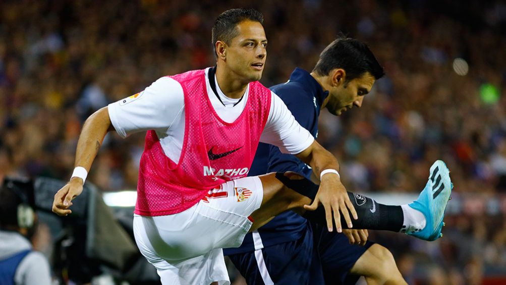 Chicharito previo a un partido con el Sevilla