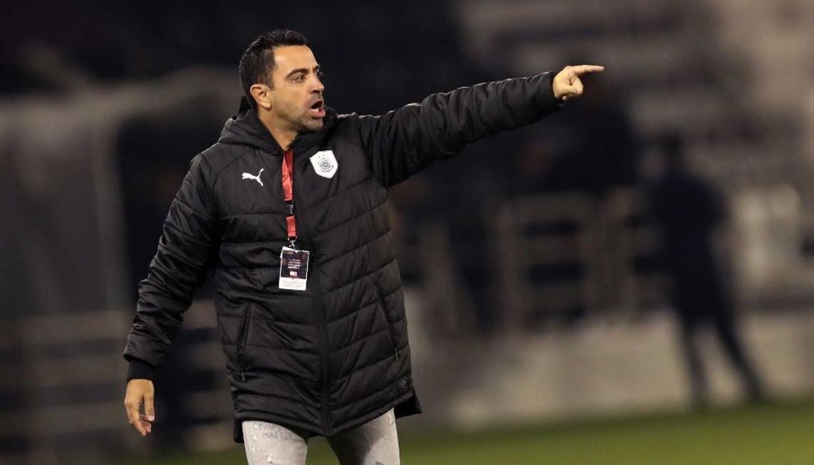 Xavi Hernández lanza una indicación a los jugadores del Al-Sadd  