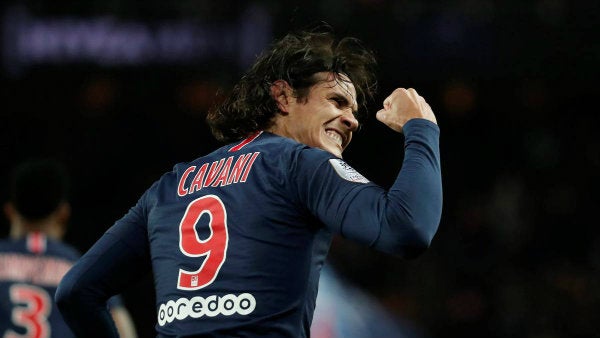 Edison Cavani festejando un gol con PSG